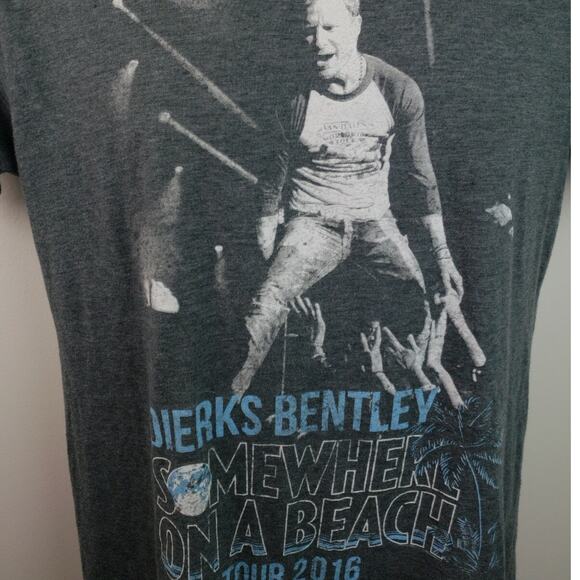 Dierks Bentley Somewhere on a beach 2016 tour gray tshirt size Medium - Picture 2 of 5